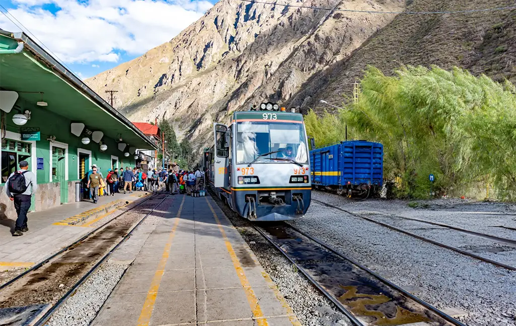 train station ollantaytambo